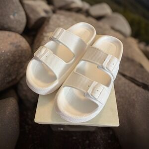 NIB BEACH SLIDES‎ BY J/SLIDES Womens Size 10M White Eva SOCOOL Platform Sandals